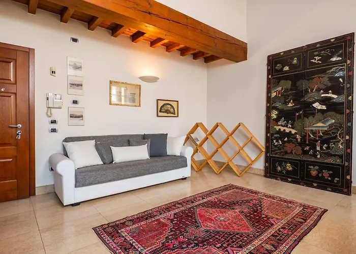 Cozy Flat With Large Balcony Few Steps From Arena