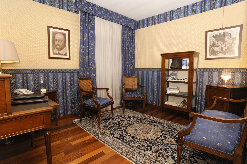Indigo - Grand Des Arts Hotel 4*