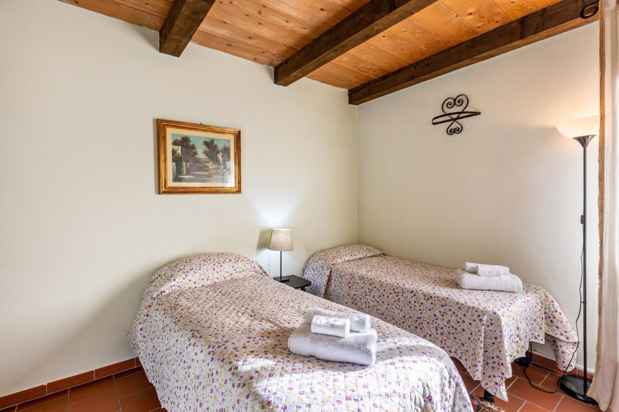 Casa Rossa Vendri Apartment *