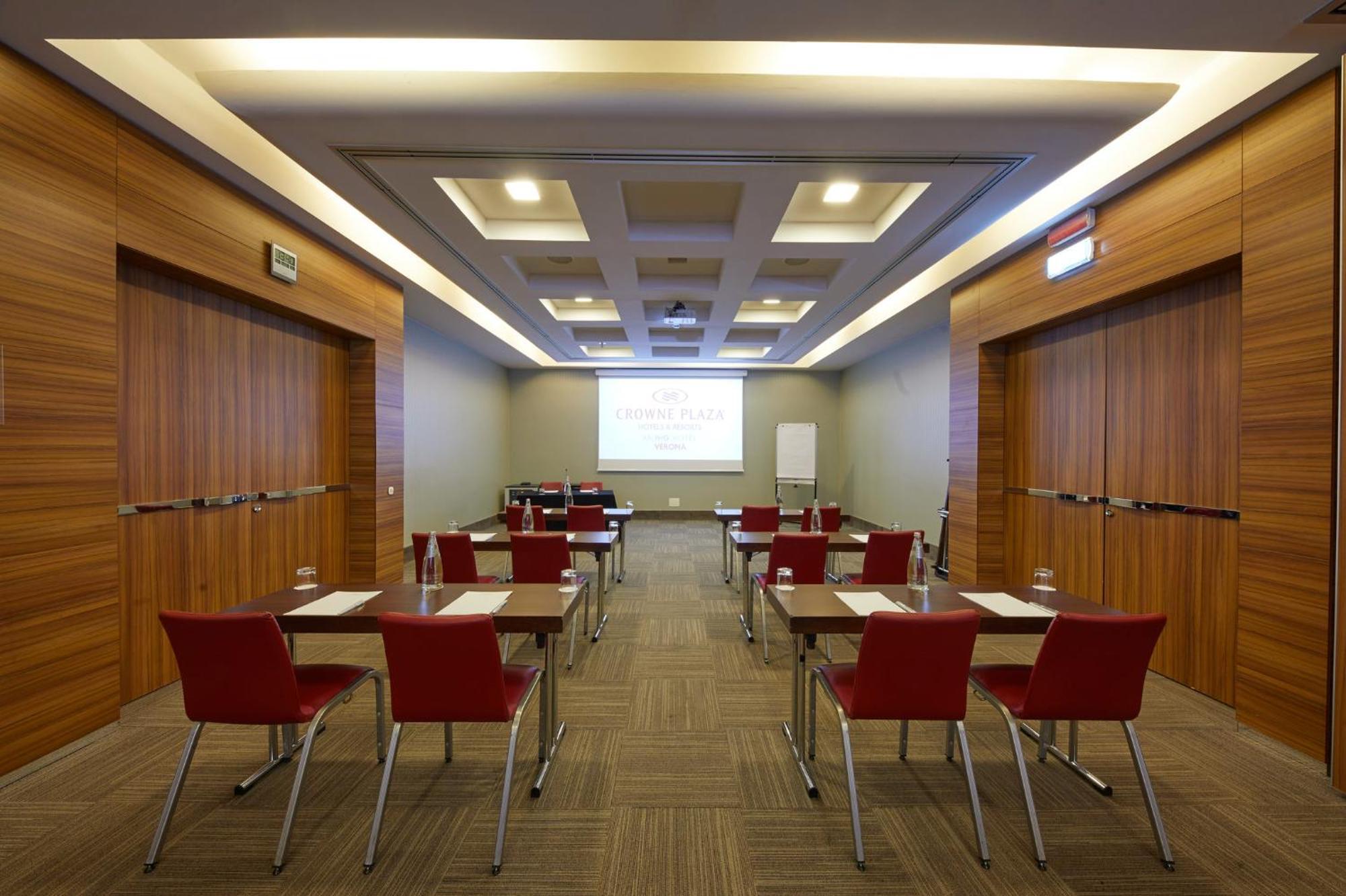 Crowne Plaza Fiera By Ihg 4*