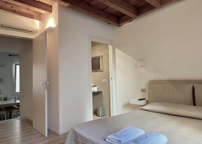 Residenza San Vitale 27 Suite Home