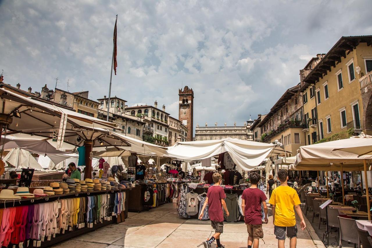 Aurelia Luxury - Piazza Delle Erbe Pensión *