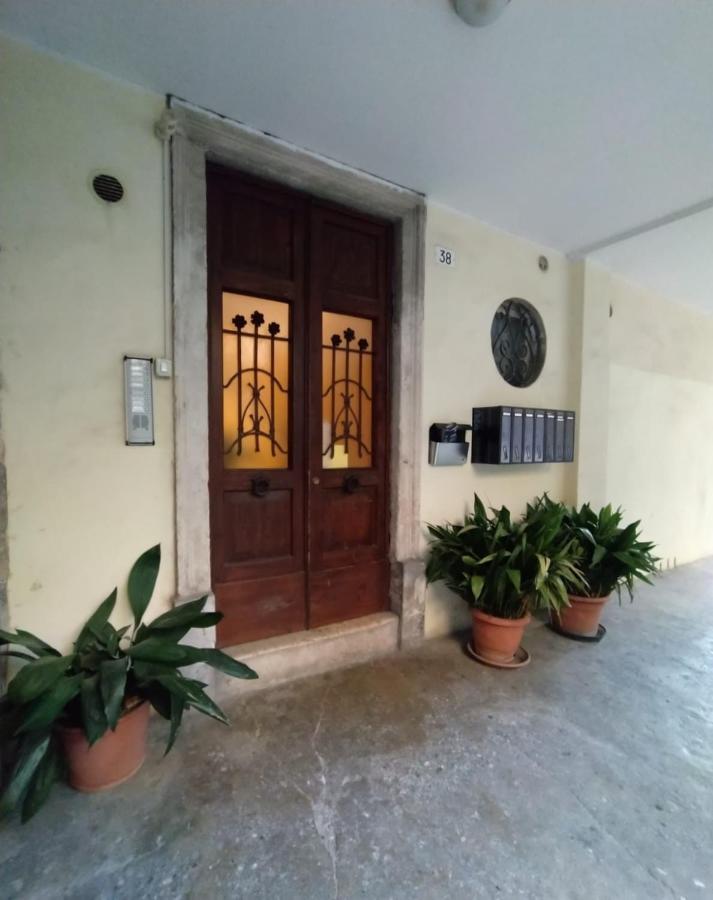 Verona-portavescovo Graziosa Casa Con Balcone Verona