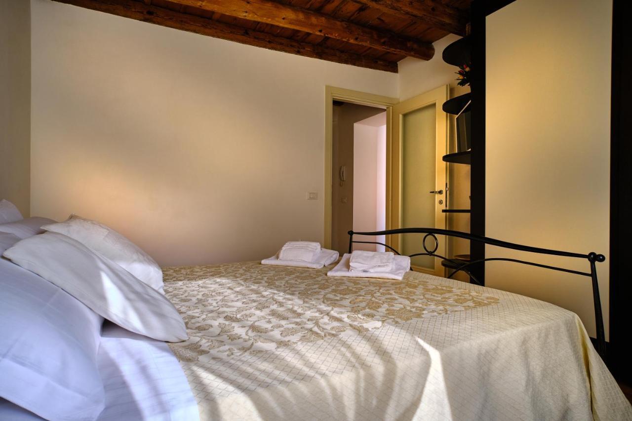 Il Vecchio Cortile Apartment *
