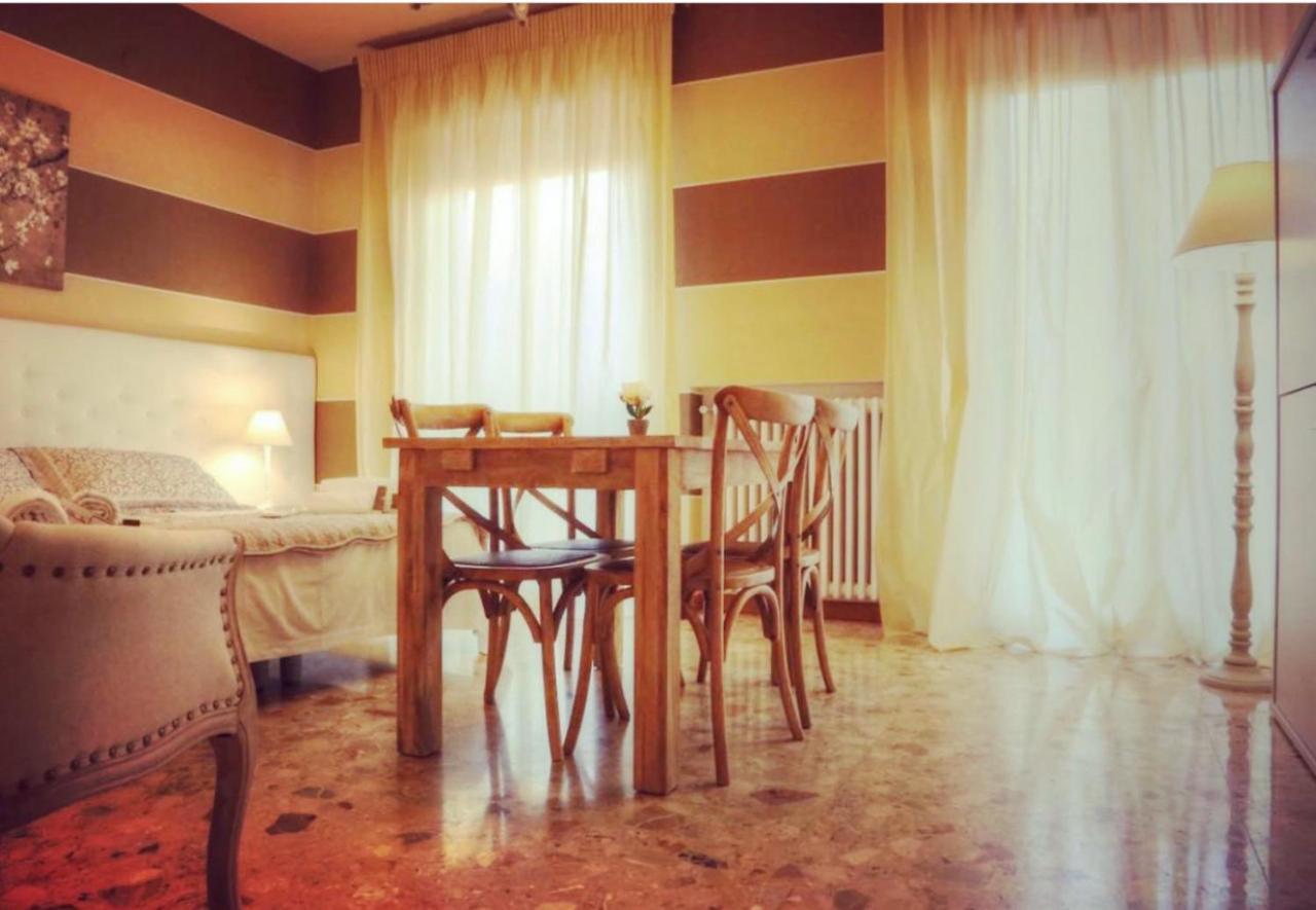 La Casetta Di Lina And Guest house