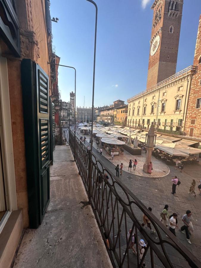 Apartamento Luxury Flats , Piazza Erbe With Balcony On Main Square Verona