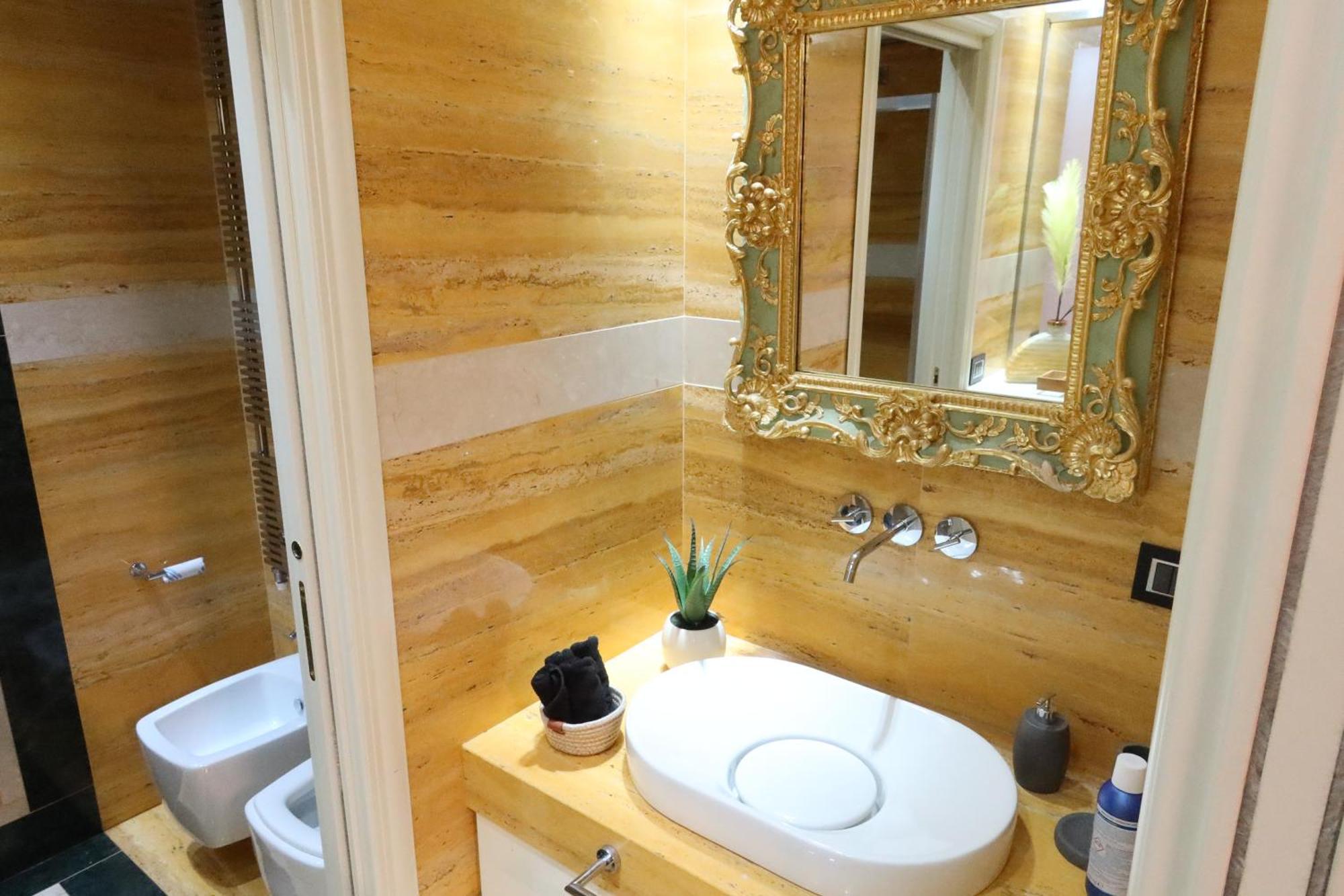 Luxury Flats Piazza Erbe, Floor 3 Apartment *