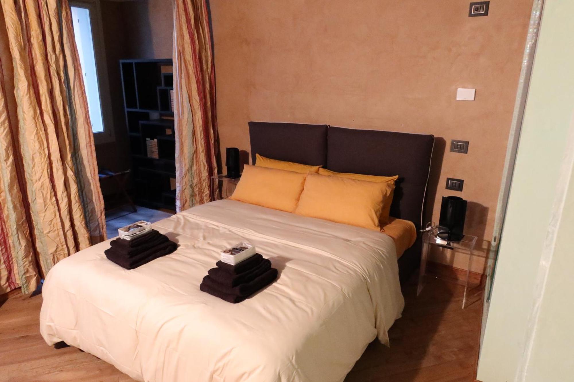 Luxury Flats Piazza Erbe, Floor 3 Apartment *