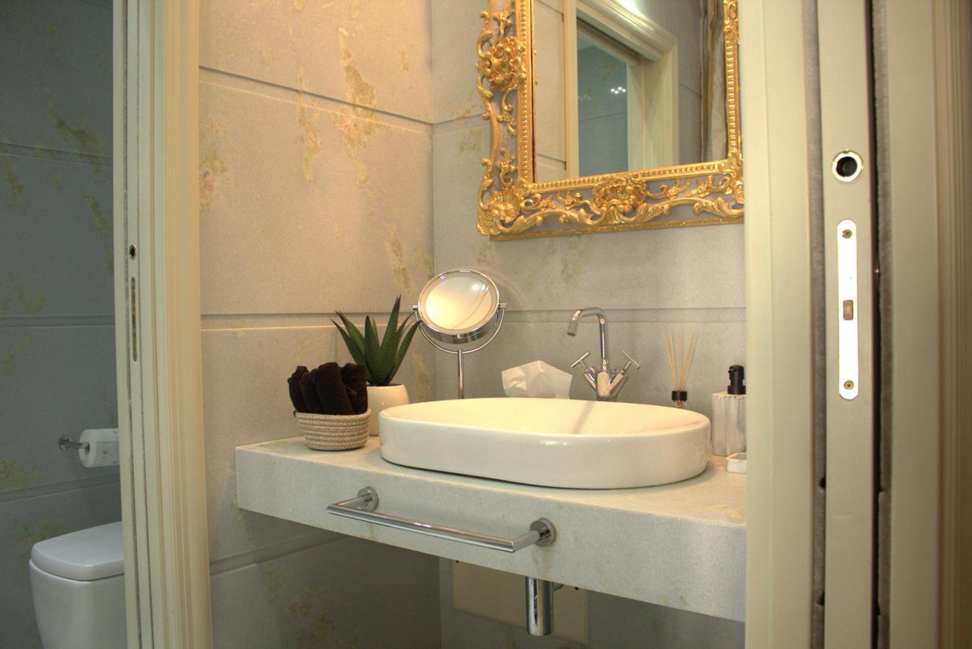 Luxury Flats , Piazza Erbe With Balcony On Main Square Verona