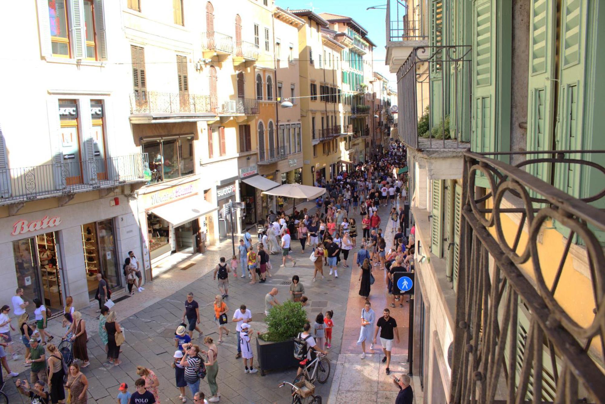 Luxury Flats , Piazza Erbe With Balcony On Main Square *