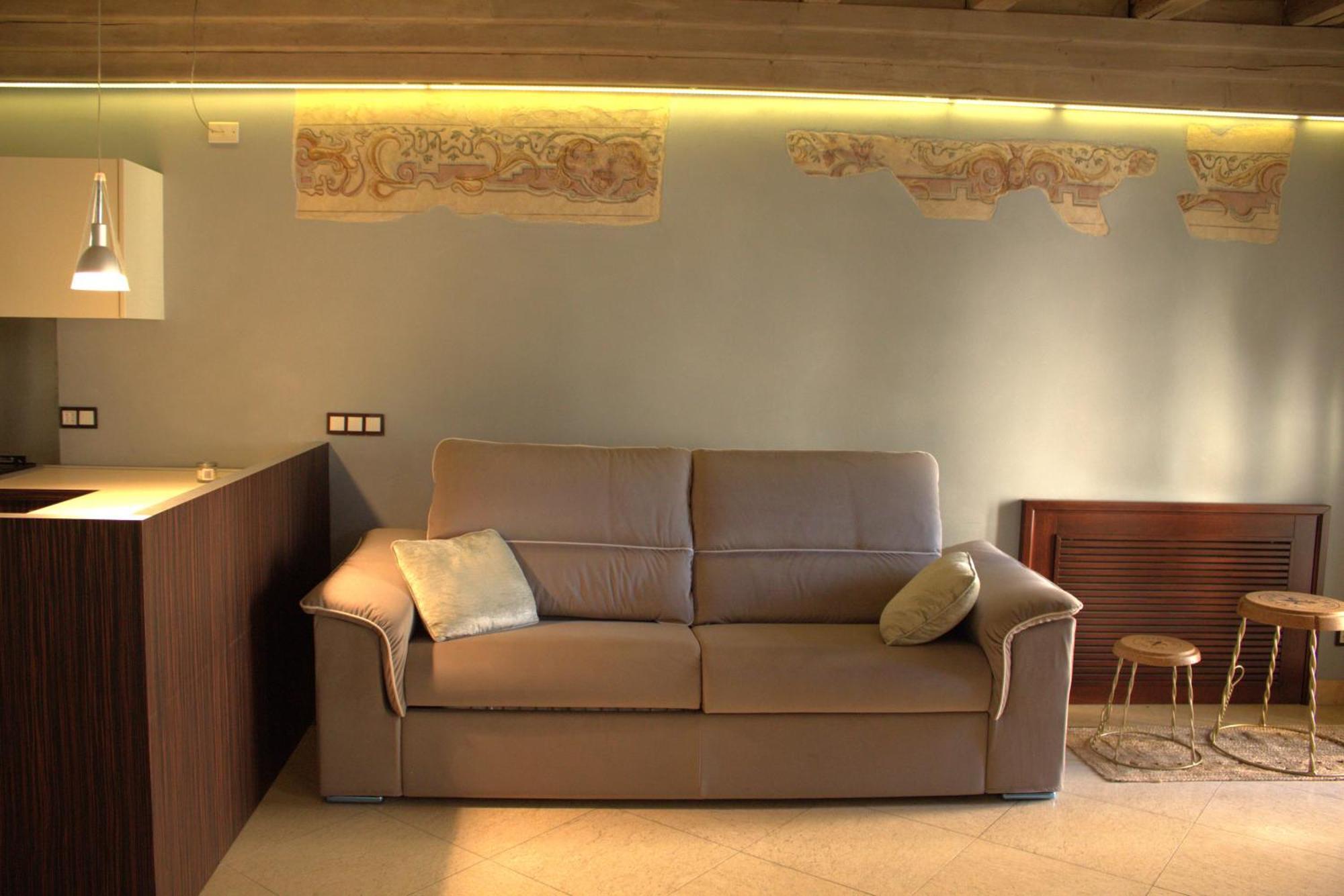 Luxury Flats , Piazza Erbe With Balcony On Main Square