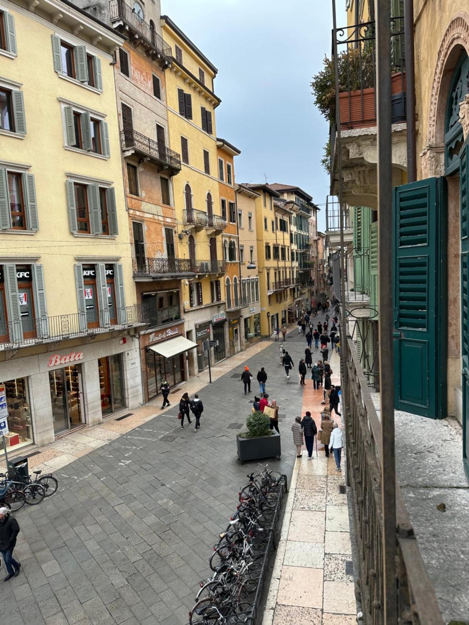 Luxury Flats , Piazza Erbe With Balcony On Main Square Apartamento