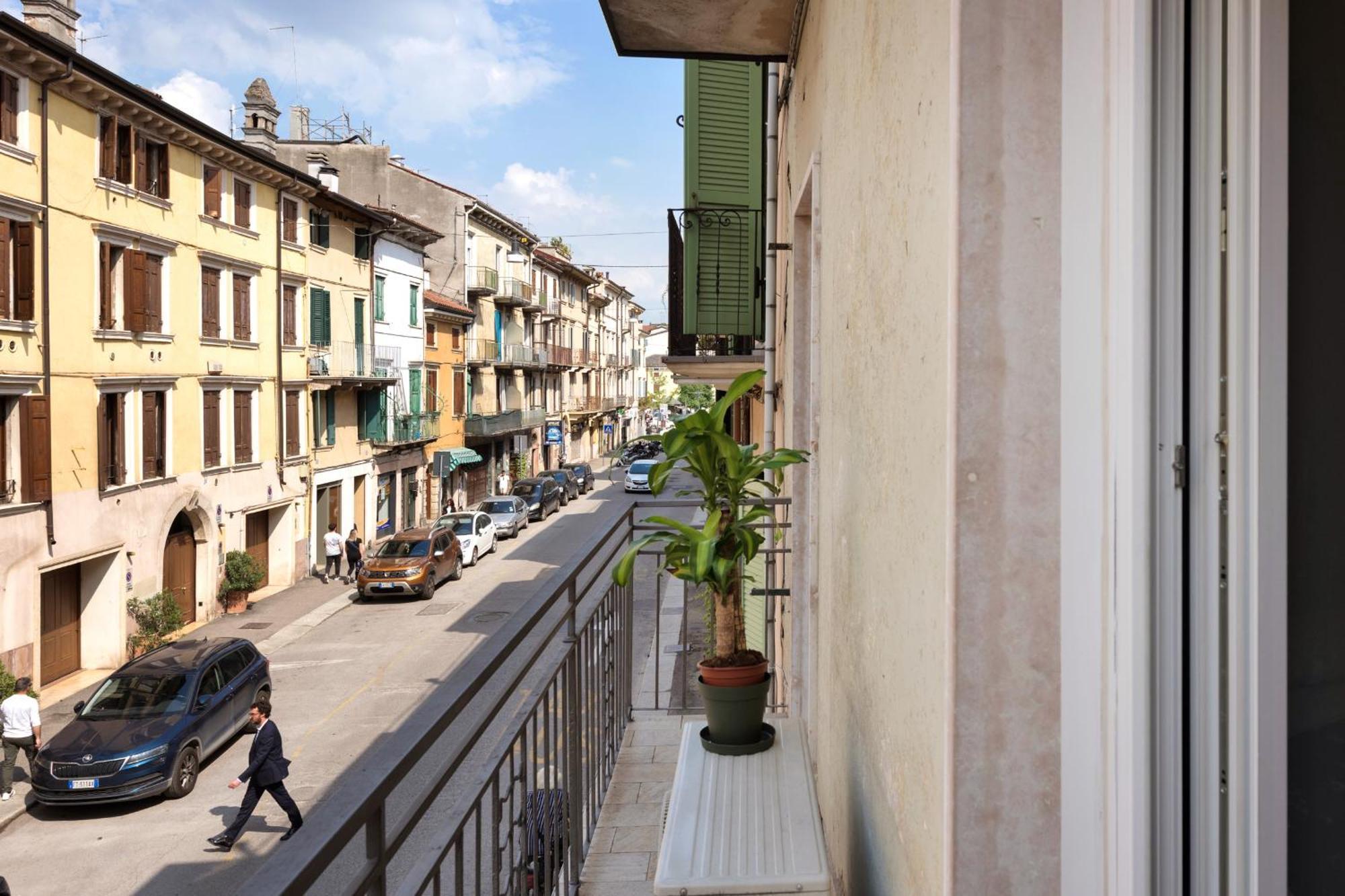 Happy Verona