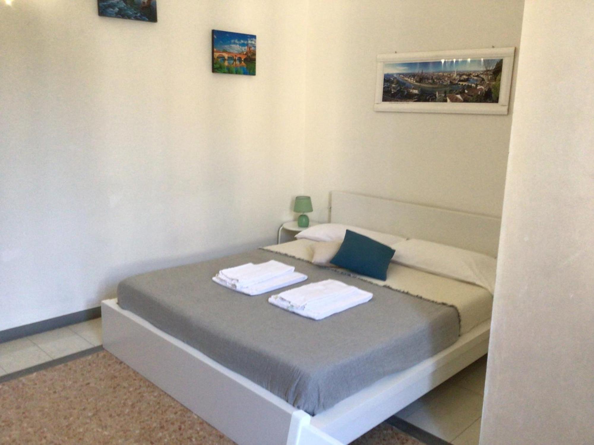 Affittacamere A Due Passi Da Giulietta-casa Montecchi *