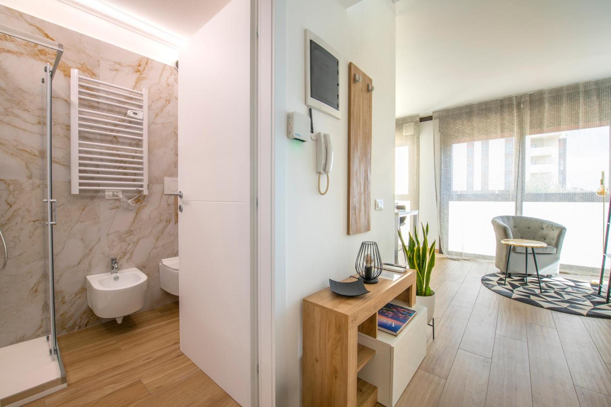 -free Parking-city-center-strategic Apartment