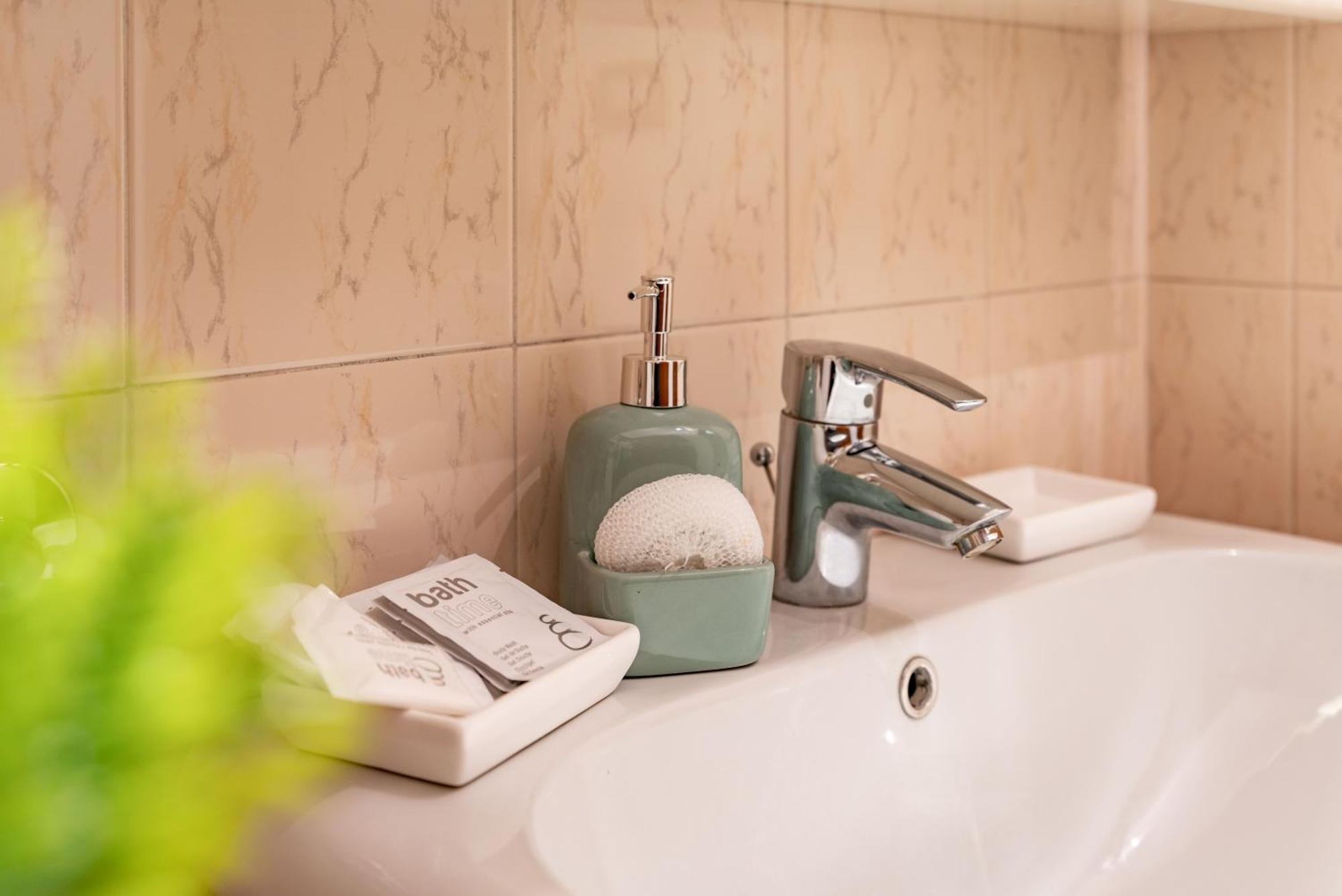 Appartement -near Arena & Parking - Pet Friendly Historical Arena Palace *