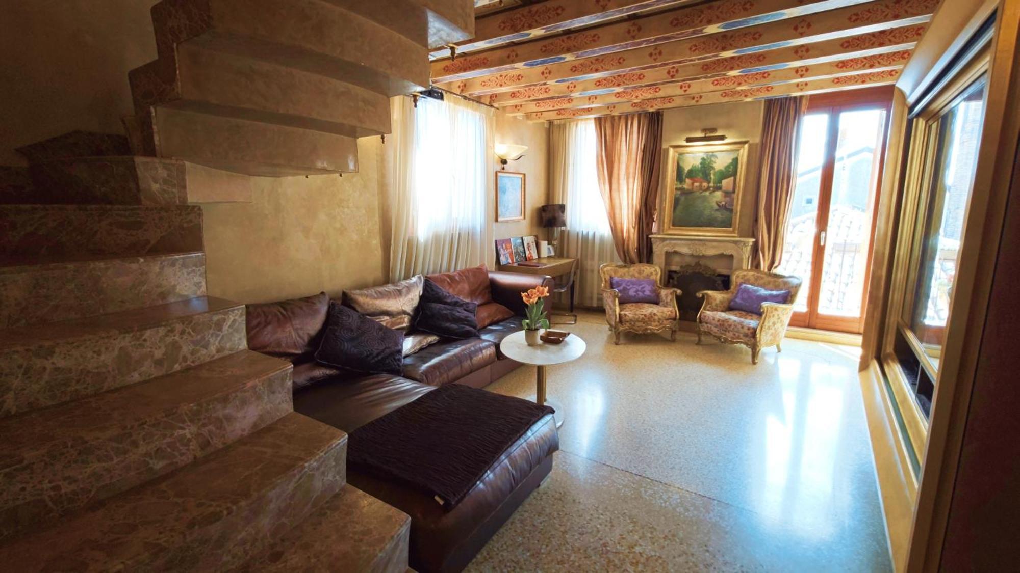 Opera Luxury Apartment