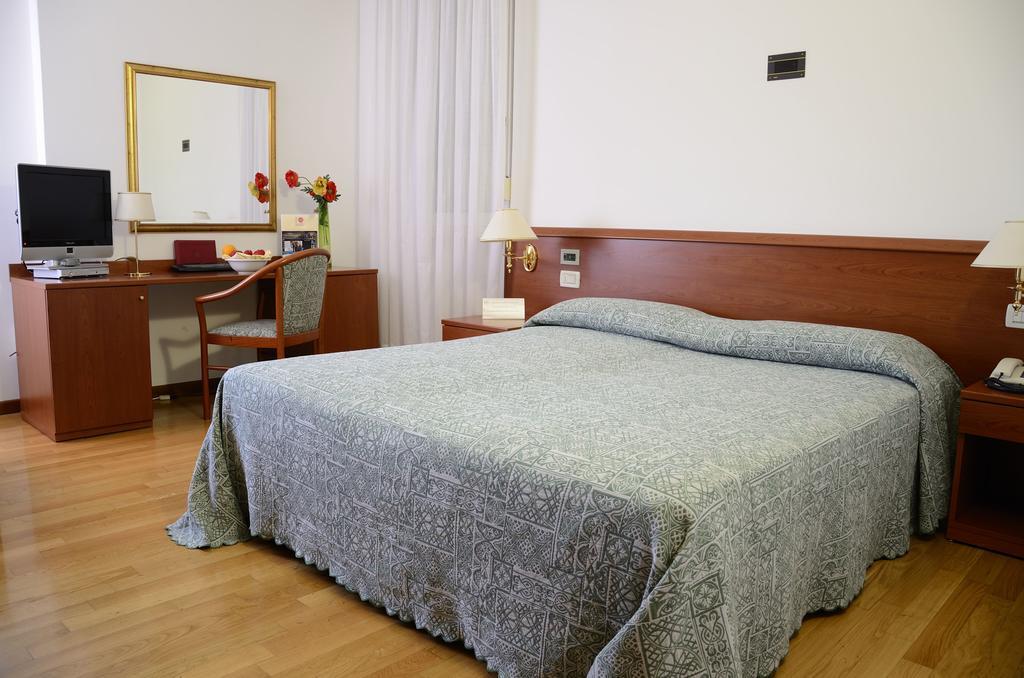 Monaco Hotel 3*