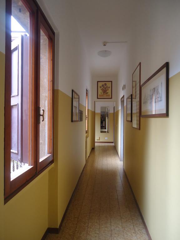 Ostello Protezione Della Giovane - Female *