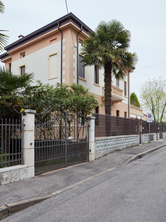 Juliet House Pensión Verona