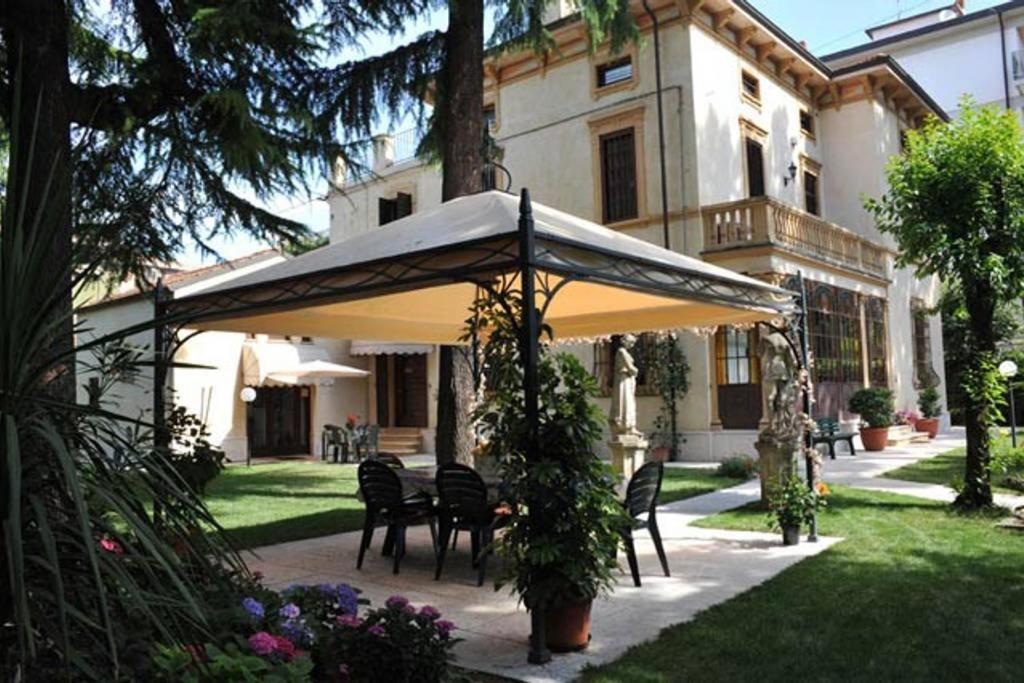 Gloria Guest house