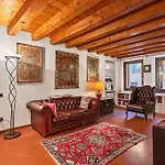 Arena Vintage Apartment