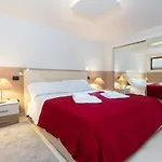 Romeo And Juliet Apartments