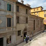 Billie\'S Flat Red - Art & Design Apt In Verona Historic Centre
