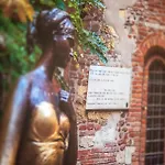 The Red House - Verona Holiday & Business