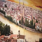 The Red House - Verona Holiday & Business