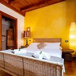 Elegant Colorful Apartment - Verona Apartments
