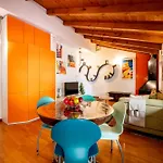 Elegant Colorful Apartment - Verona Apartments