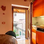 Elegant Colorful Apartment - Verona Apartments