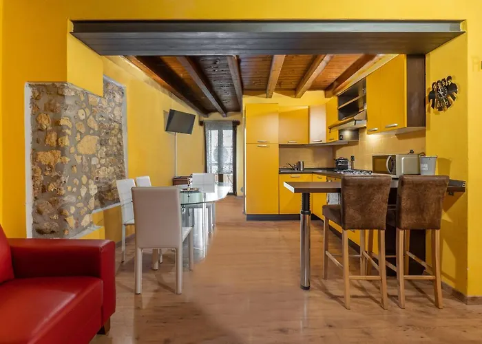 Stylish 2 Bedroom With Balcony