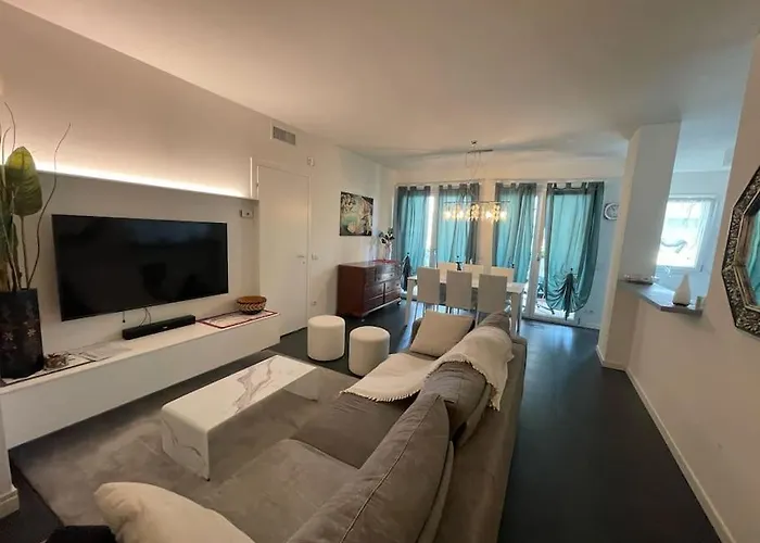 Elegant Relax Suite Near Veron Center Fair Lake Garda