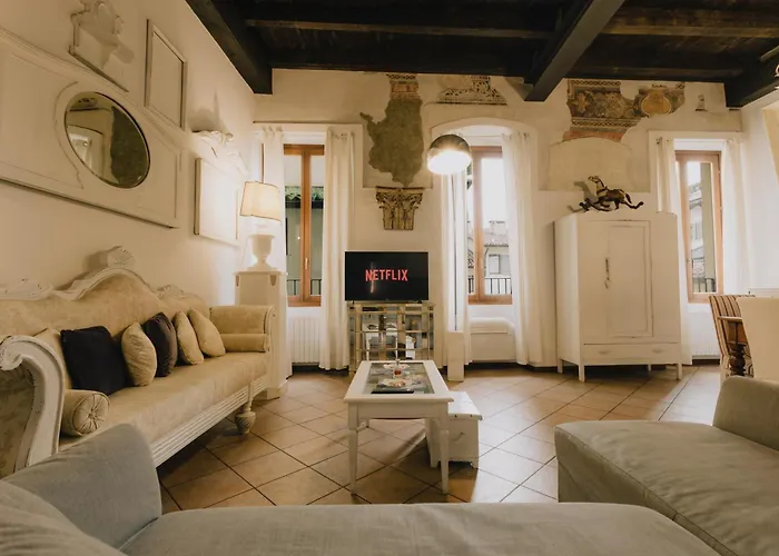 Piazza Erbe Luxury Apartment