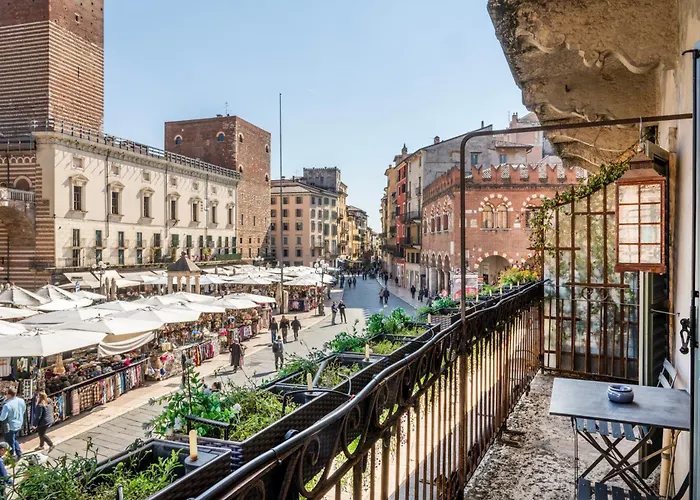 Luxury Apartment On Piazza Erbe