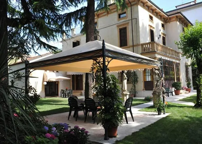 Villa Gloria Room