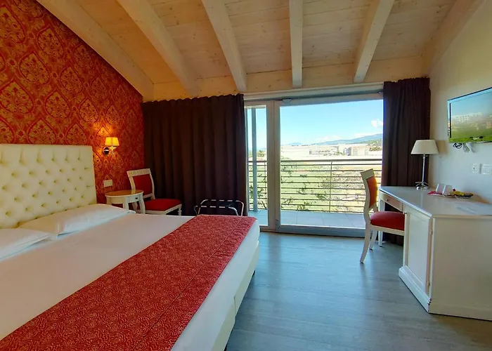 Nuova Opera Rooms
