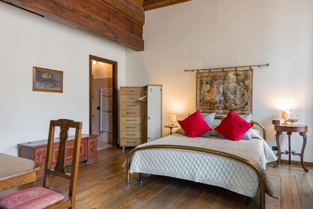 Magnificent 1800 In The Heart Of Appartamento Verona