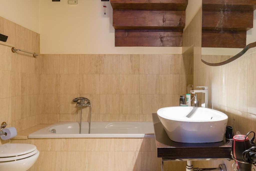 Magnificent 1800 In The Heart Of Appartamento *