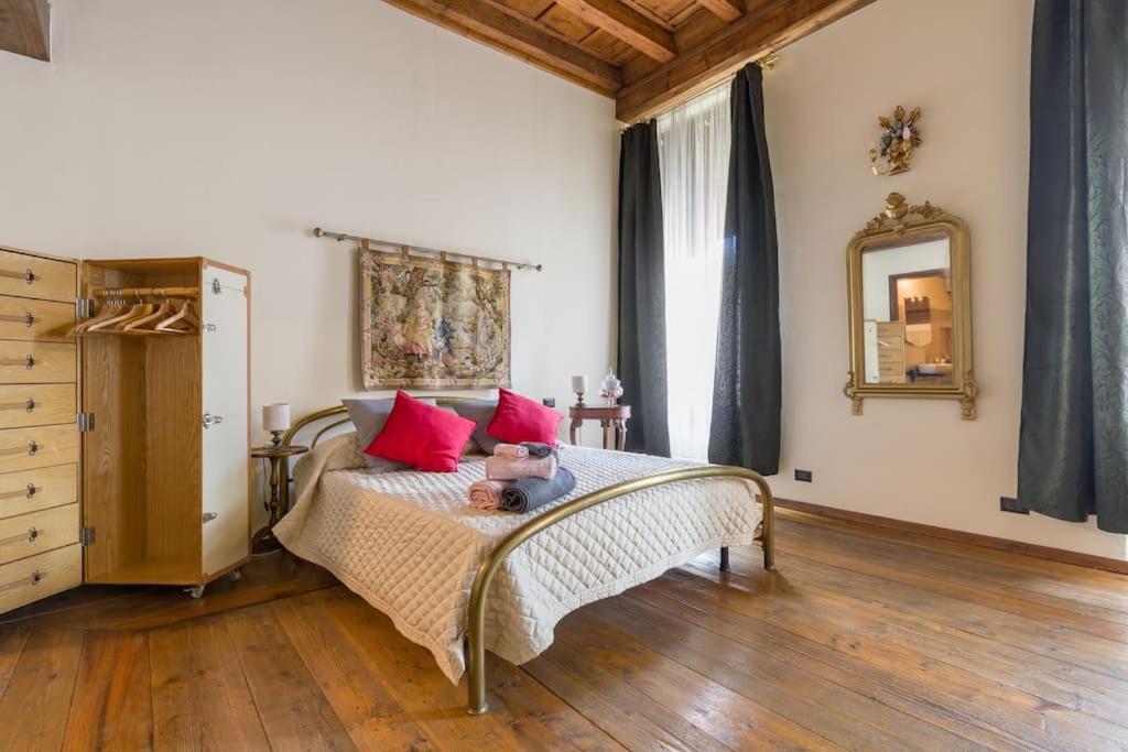 Magnificent 1800 In The Heart Of Appartamento