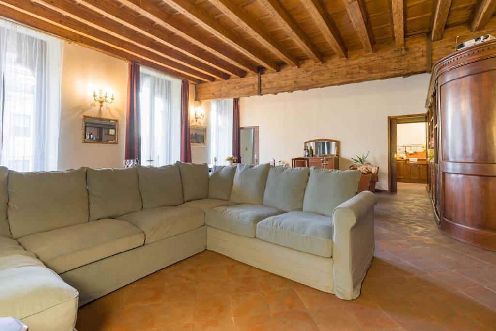Magnificent 1800 In The Heart Of Appartamento