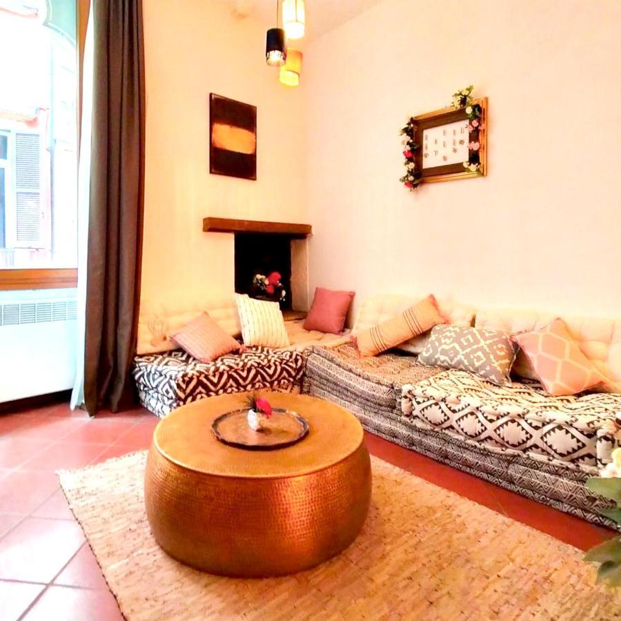 White & Gold Aparthotel *