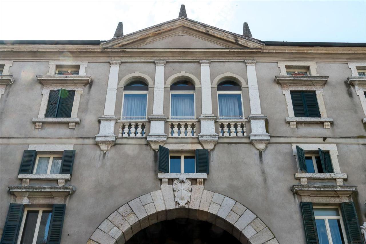 Domus Nova Palace - Italian Homing Pensión 2*