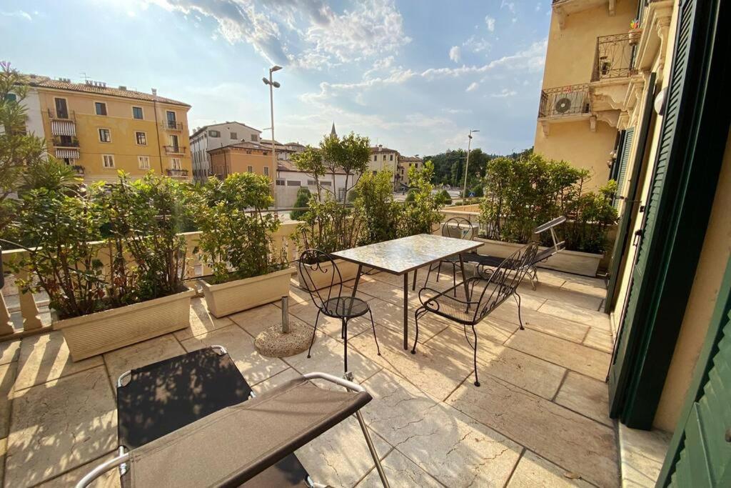 Juliet's Terrace Free Park Apartment