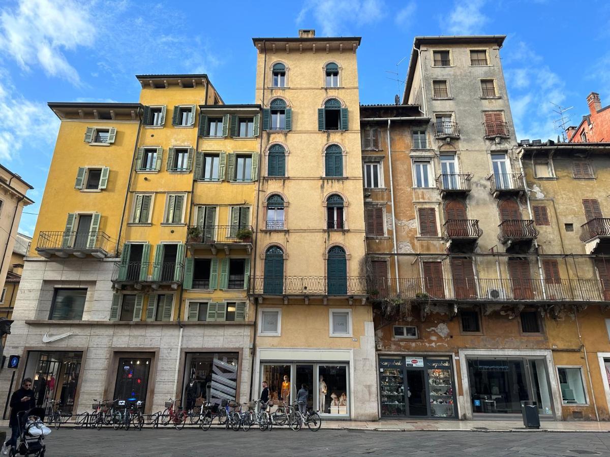 Apartment Luxury Flats Piazza Erbe, Floor 3 Verona