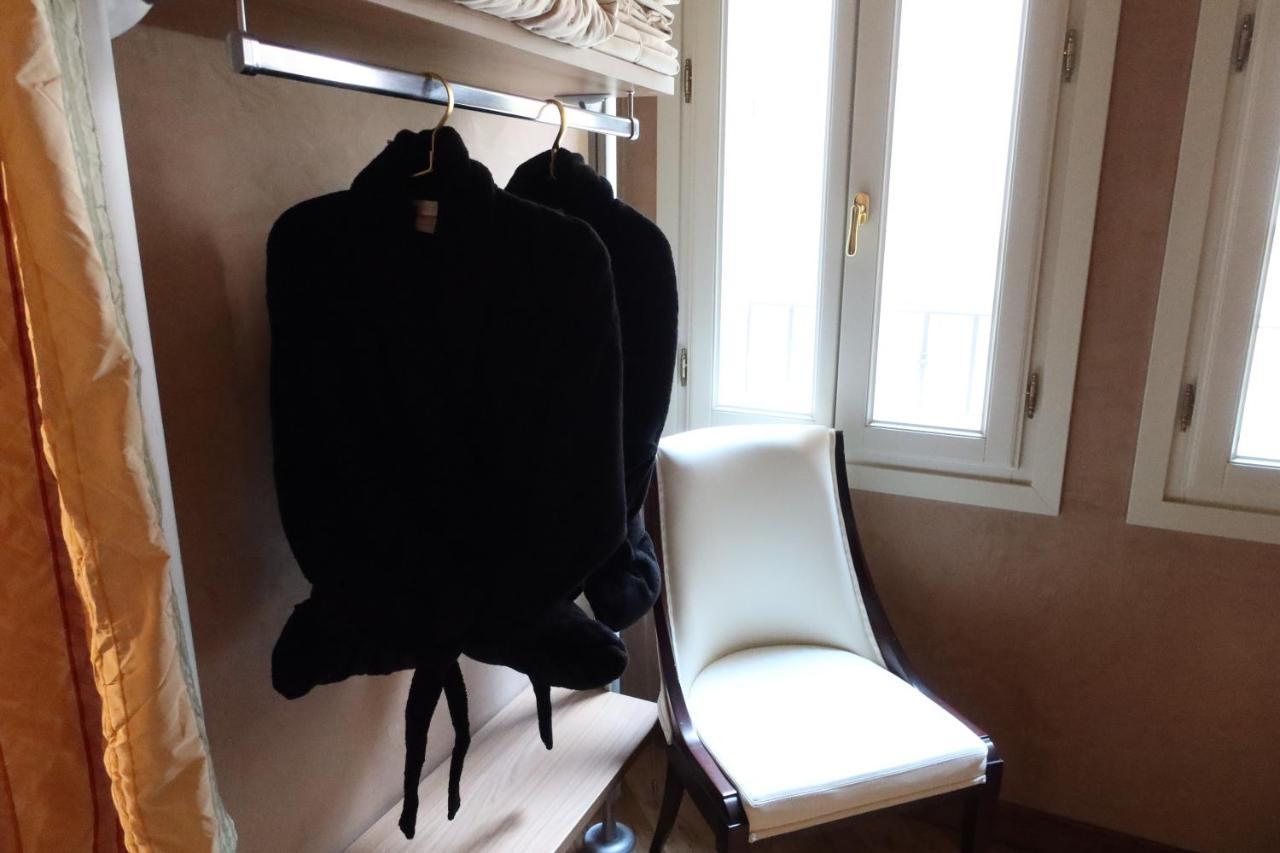 Luxury Flats Piazza Erbe, Floor 3 *