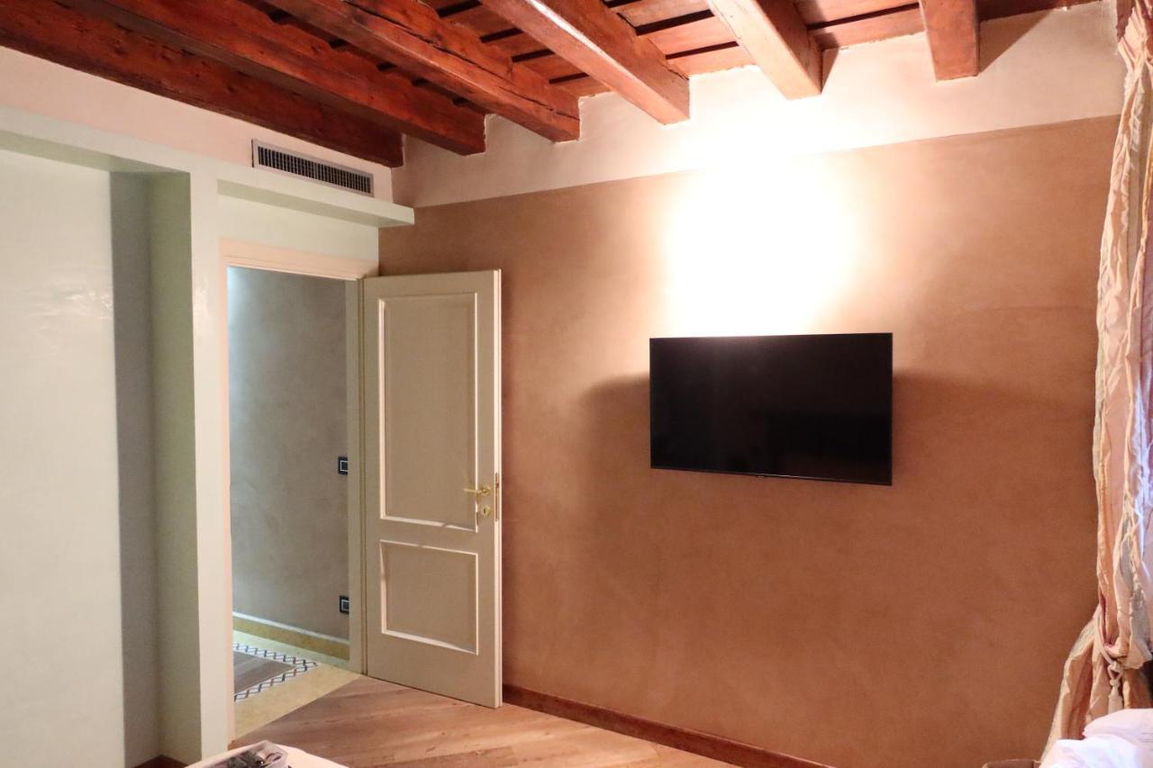 Luxury Flats Piazza Erbe, Floor 3 *