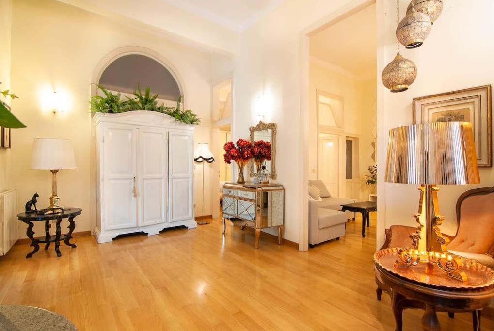 Piazza Delle Erbe Luxury House Apartment *